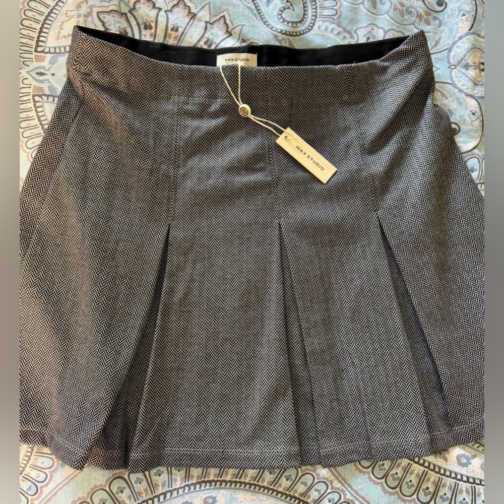 NWT Max Studio Pleated herringbone skirt in sz L